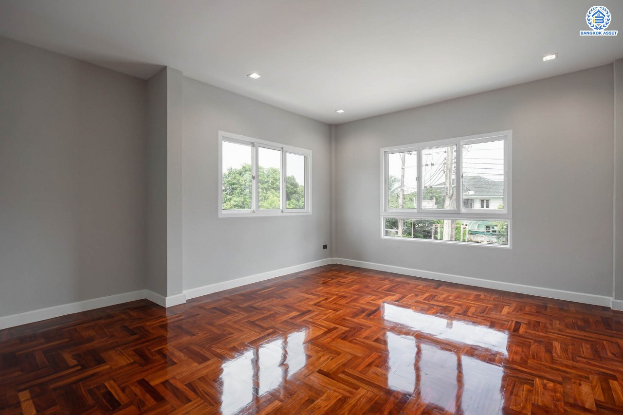 บ้านมือสองตกแต่งใหม่ ม.ศุภาลัย ออร์คิดปาร์ค1 บางแค ดีไซน์หรูหรา เนื้อที่ 117.7 ตร.ว. ฟังก์ชัน 4 ห้องนอน 4 ห้องน้ำ 1 ห้องแม่บ้าน จอดรถได้ 4 คัน บนทำเลเดินทางสะดวก เชื่อมต่อหลายเส้นทาง ใกล้เดอะมอลล์บางแค ทางด่วน "กาญจนาภิเษก" และรถไฟฟ้าสายสีน้ำเงิน "สถานีภาษีเจริญ"